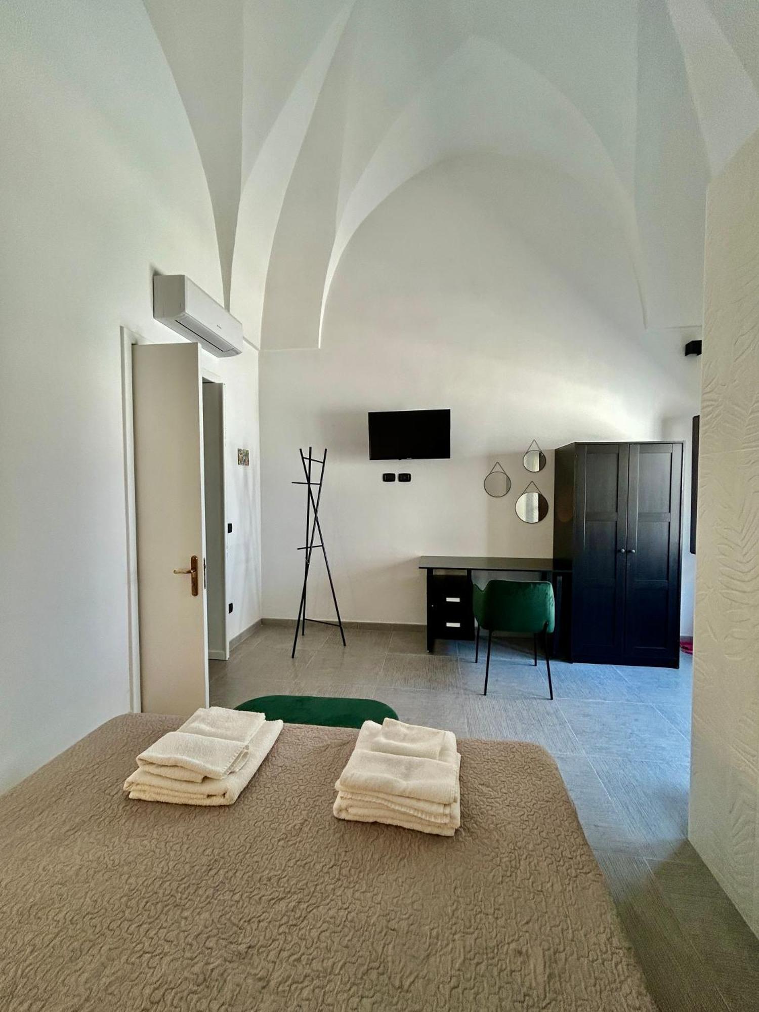 Ferienwohnung Nonno Uccio Castri di Lecce Exterior foto